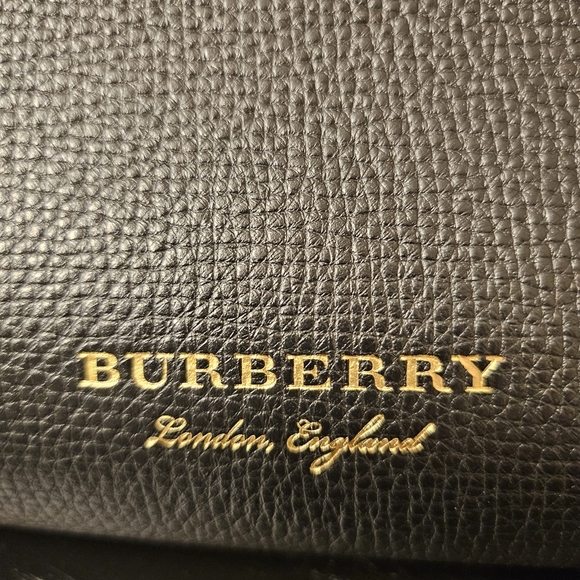 ✨ Burberry Black Leather & House Check 2-Way Shoulder/Crossbody Bag ✨ - Picture 5 of 15